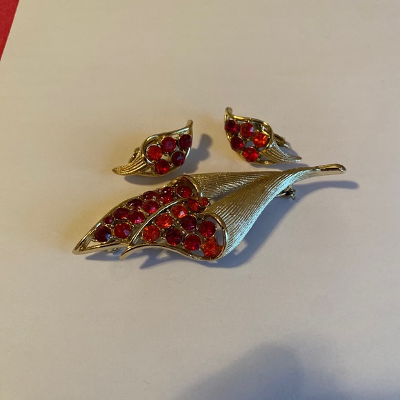 Coro Red Orange Rhinestone Brooch with Matching earrings - Picture 2 of 2